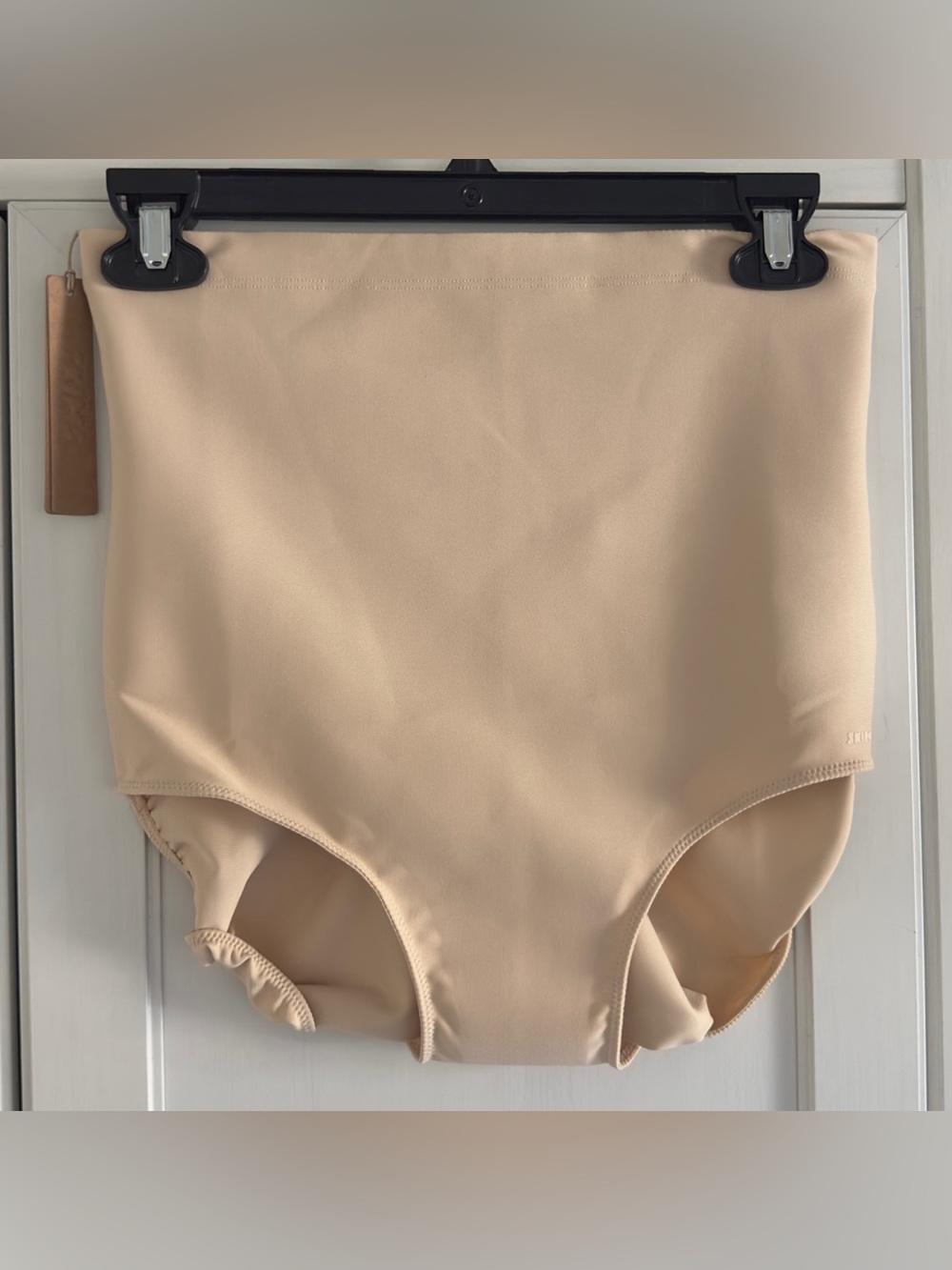 Skims Body Core Sculpt Butt Lifting Brief in Sand Size Large